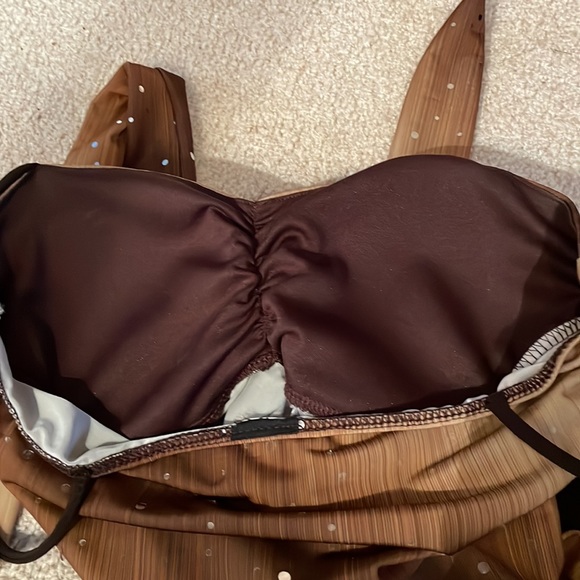 A delicately worn gold sprinkled top with halter tie and padded bra - Picture 4 of 5